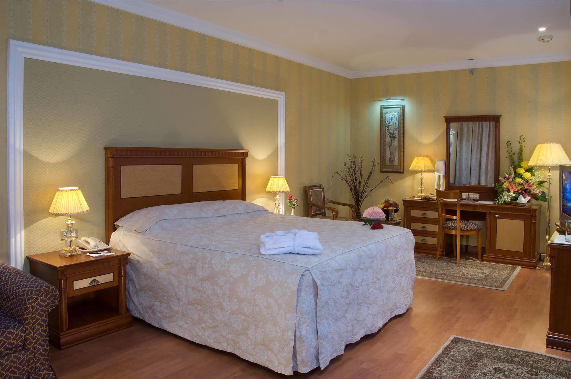 Le Meridien Medyna Zewnętrze zdjęcie A bedroom at the hotel